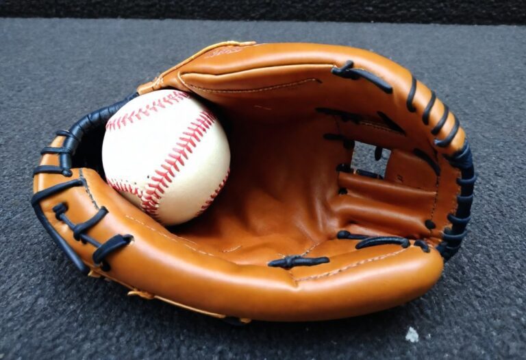 What Size Baseball Glove for a 6 Year Old?